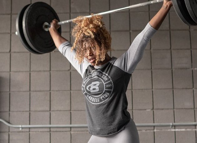 Eisen und Frauen: 5 Übungen für coole Athleten